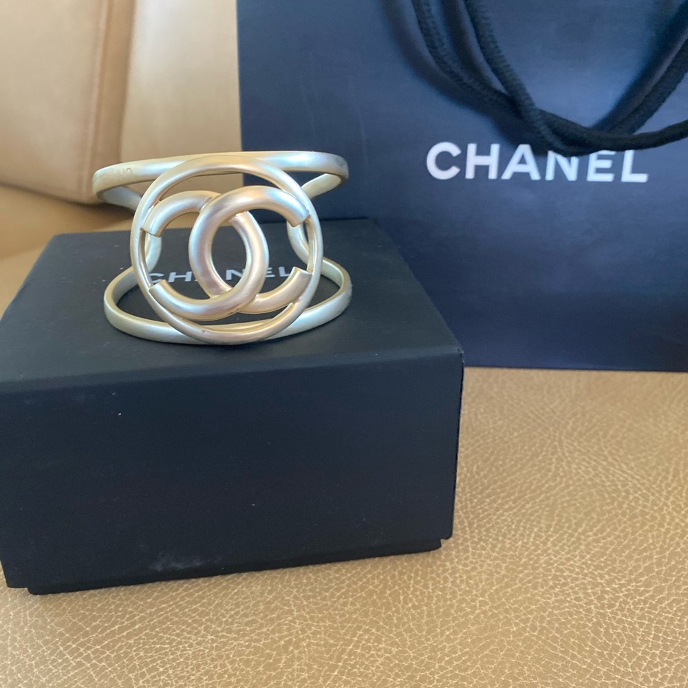 🎁🎁🎁 Gold Chanel CC Logo Cuff Bracelet ❤️